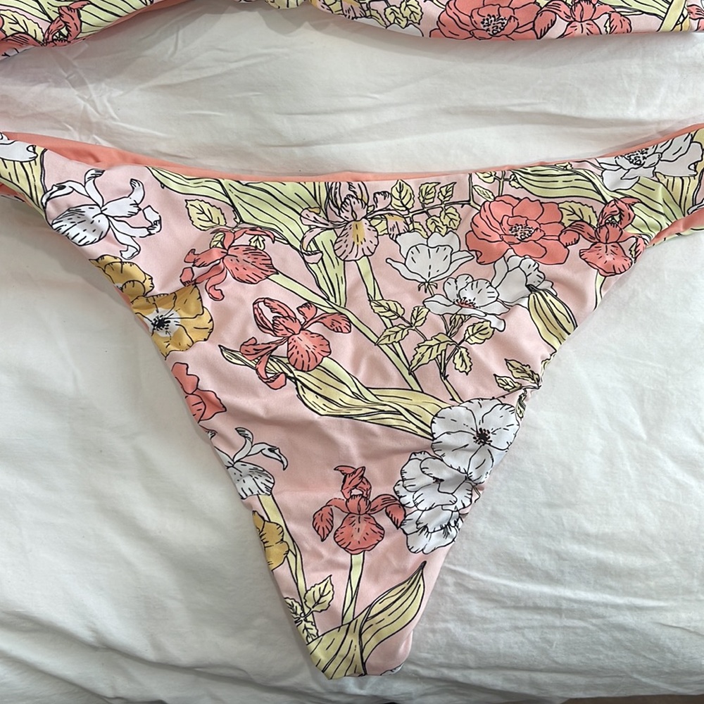 Dippin’ Daisy’s Reversible Bikini - Picture 5 of 6